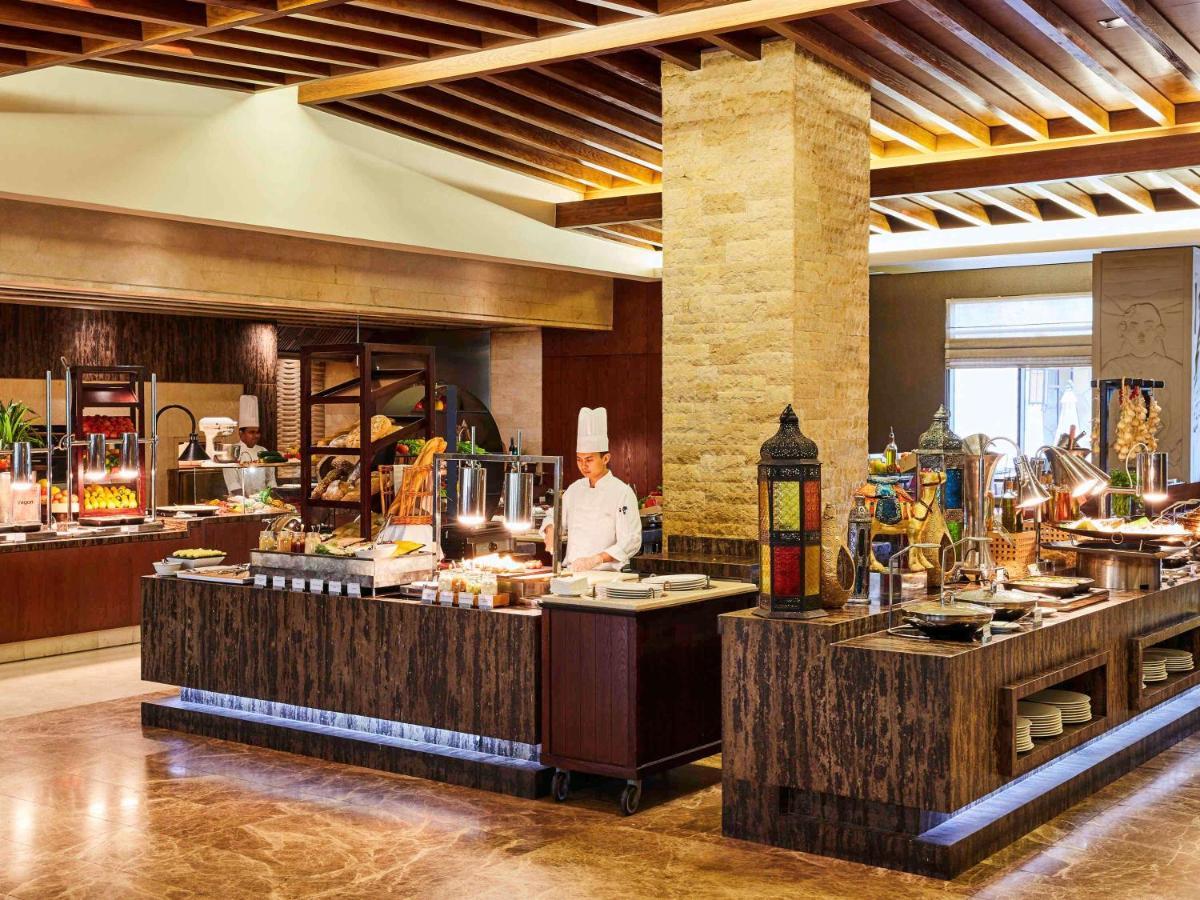ソフィテル ドバイ パーム アパートメンツ エクステリア 写真 The buffet at the hotel