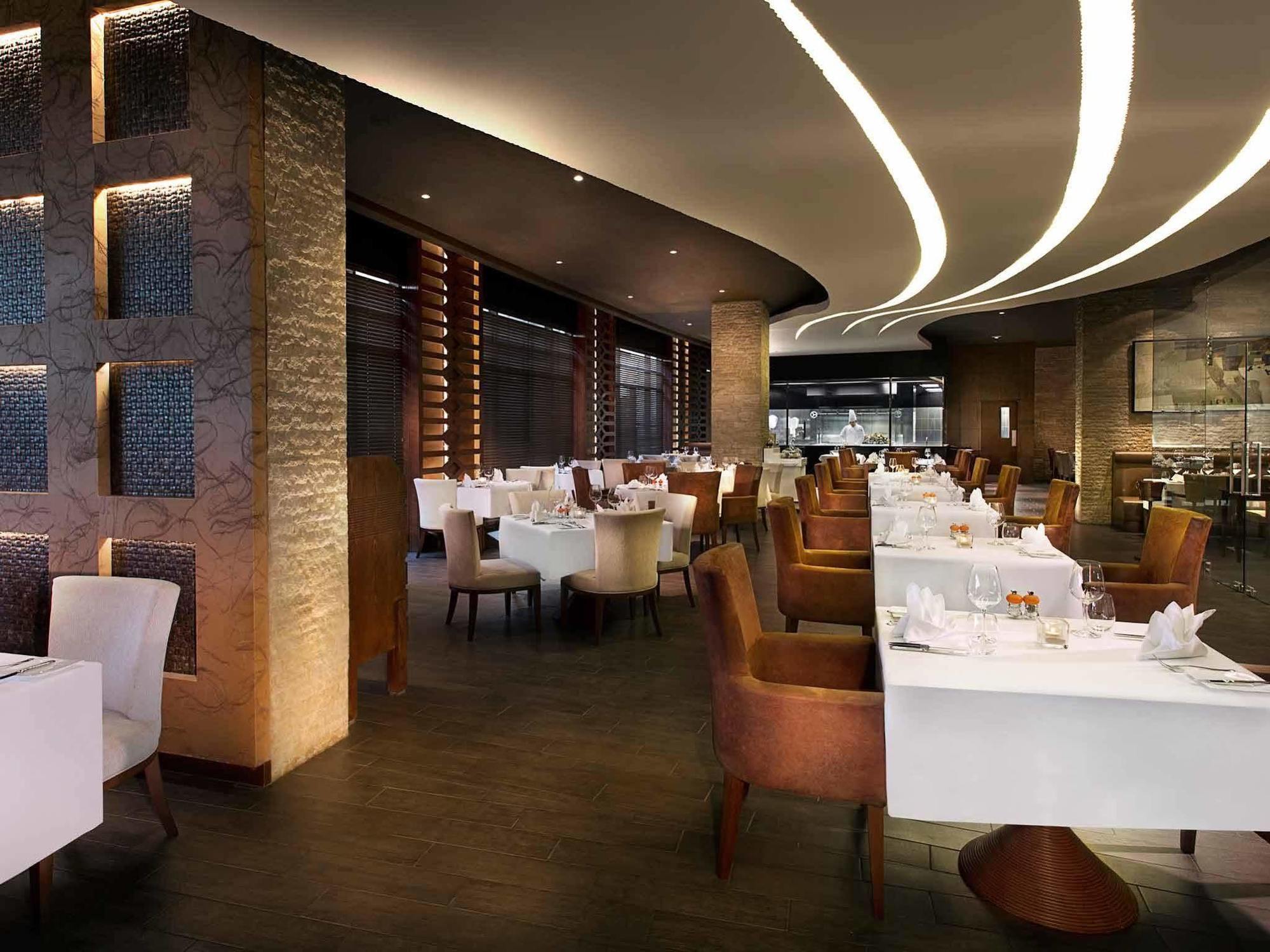 ソフィテル ドバイ パーム アパートメンツ エクステリア 写真 The interior of the restaurant